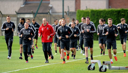 足球比赛中如何保持体能？（如何在足球比赛中维持体能？）