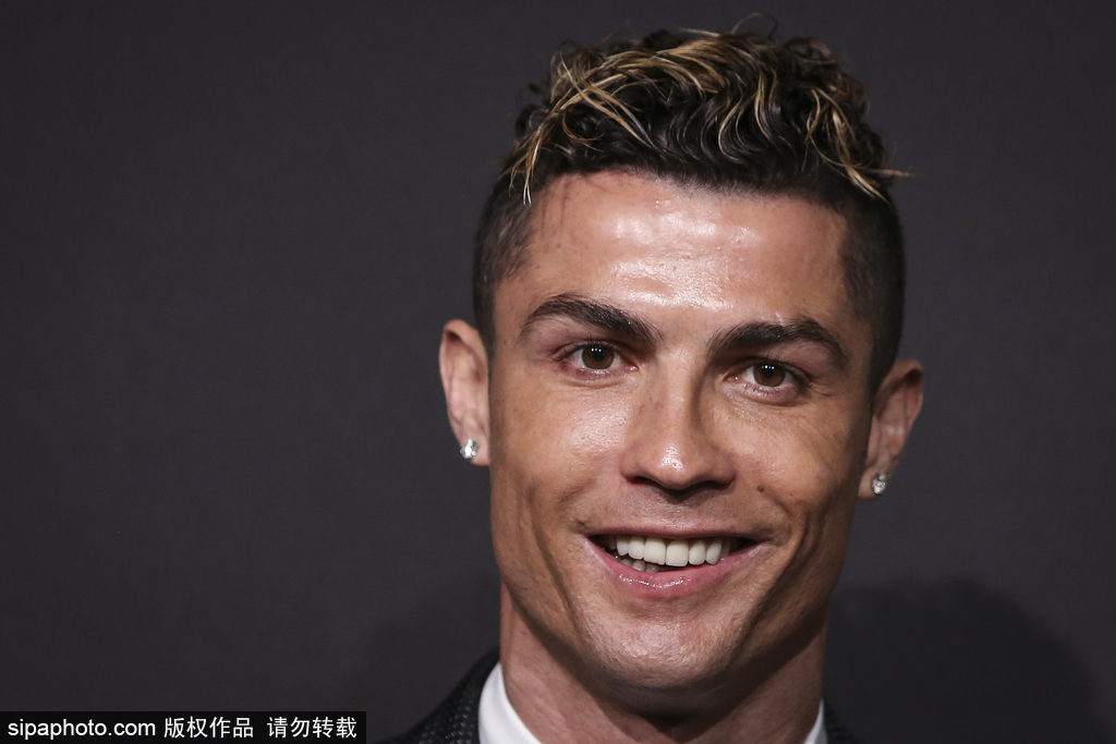 詹姆斯两双数据跻身队史前十，湖人负马刺止步NBA杯八强