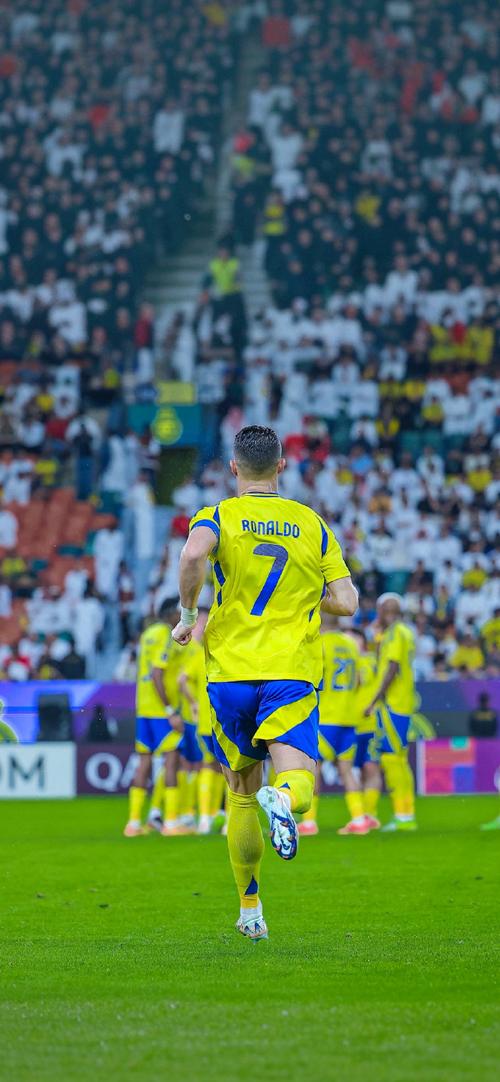 话题｜萨拉赫无缘欧冠名单 离开利物浦倒计时？（热议｜萨拉赫落选欧冠名单 距离告别利物浦还有多远？）