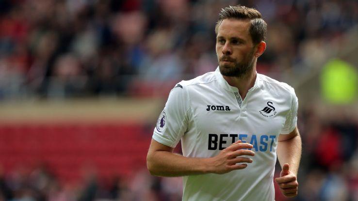 凯恩：希望卡尔不要被外界嘈杂的声音干扰；我很享受参与防守（凯恩：盼卡尔屏蔽外界噪音；参与防守让我乐在其中）