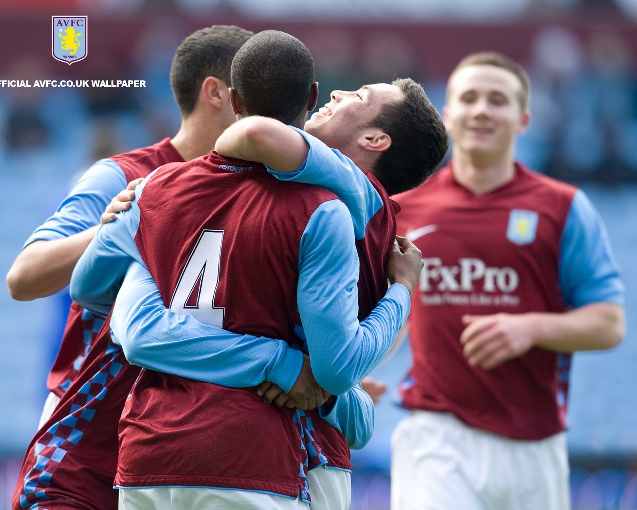 记者：莱万有一种几乎疯狂的求胜欲，他与哈维成了更衣室对手