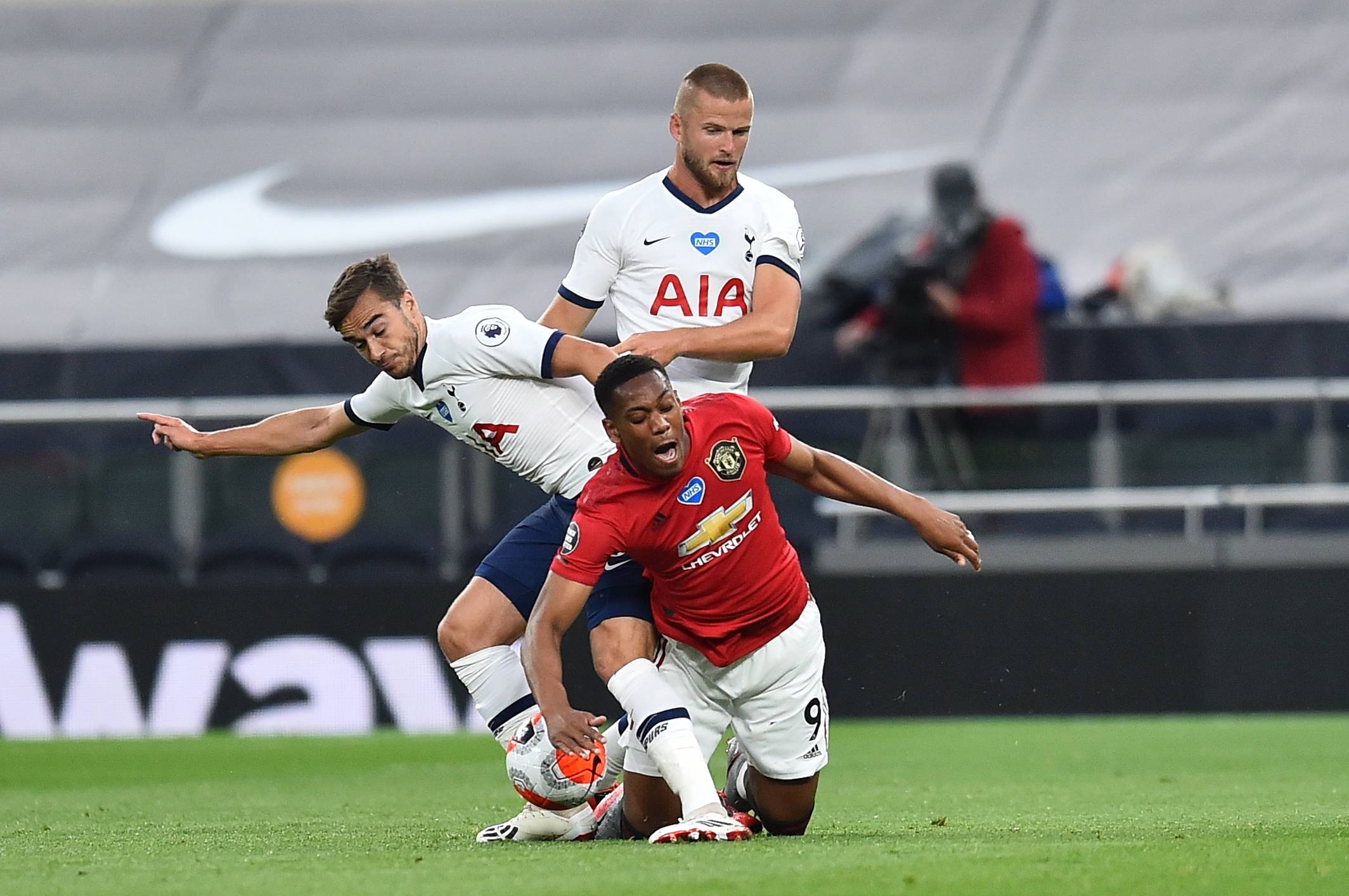 拜仁再度横扫对手，领先德甲积分榜