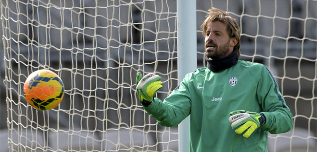 孙颖莎的身体柔韧性太好了，膝盖不弯，就这样直下去系鞋带，没几个人能做到吧