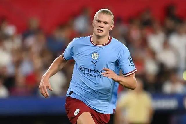 足球欧联杯精彩倒钩破门当选本周最佳进球（欧联杯惊艳倒钩破门获评本周最佳进球）