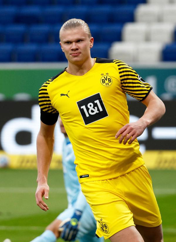 葡萄牙世预赛出线后，C罗晒出没有自己的全队庆祝大合照