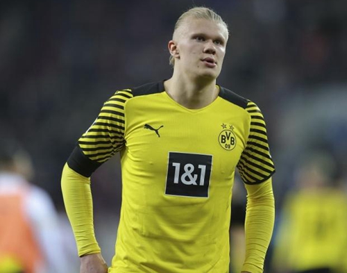 天空体育：张伯伦目前正在阿森纳训练，同时筹划下一步动向