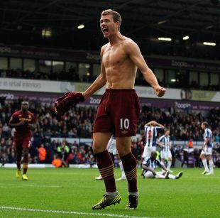 C罗前队友：C罗能踢到100岁！不喜欢梅西就不喜欢足球！（C罗昔日队友：C罗能踢到百岁！不喜欢梅西就不是足球迷！）