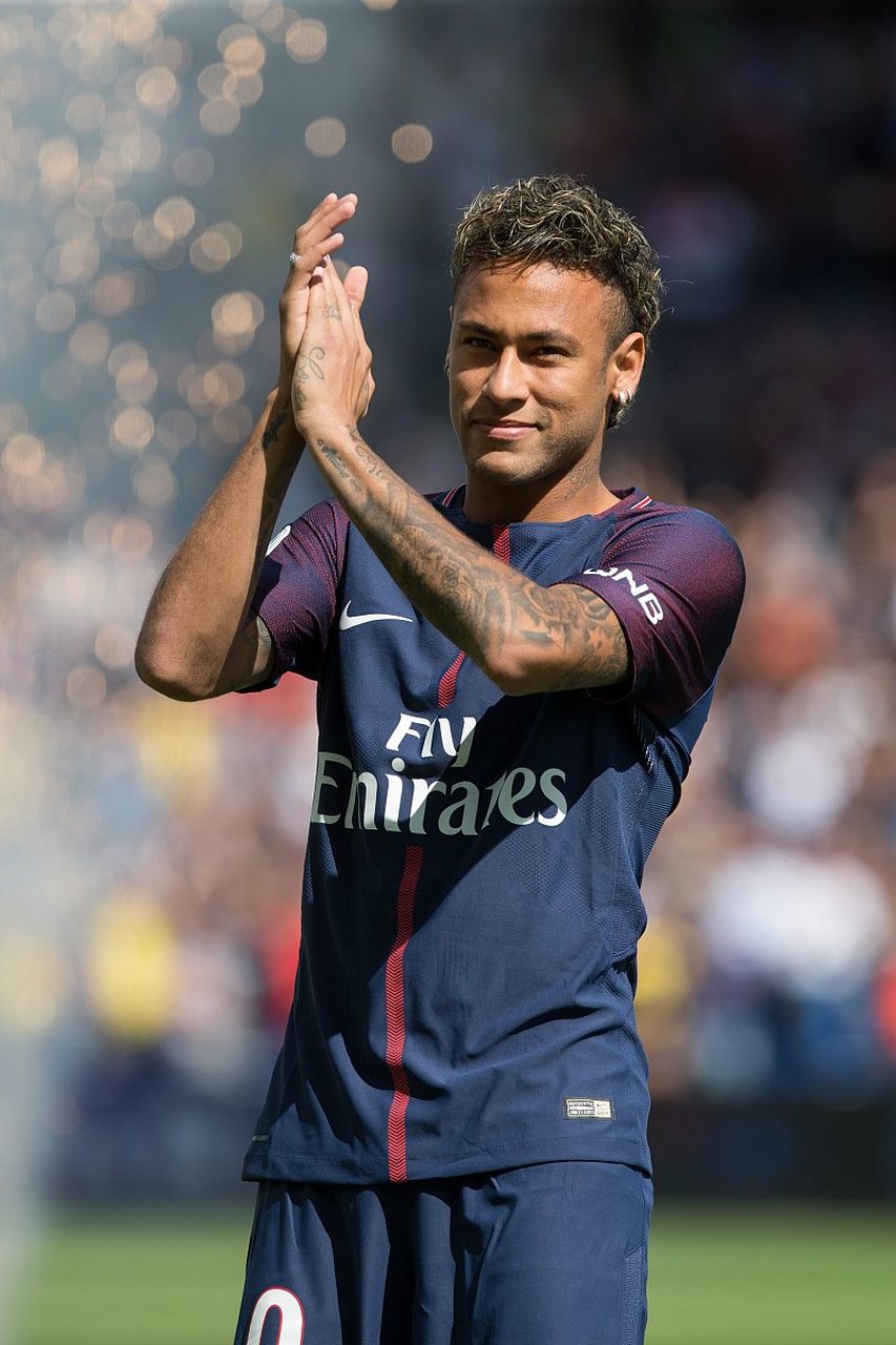 阿森纳客战埃弗顿首发：哲凯赖什搭档特罗萨德，格拉利什出战（阿森纳客场挑战埃弗顿首发：哲凯赖什与特罗萨德携手，格拉利什登场）