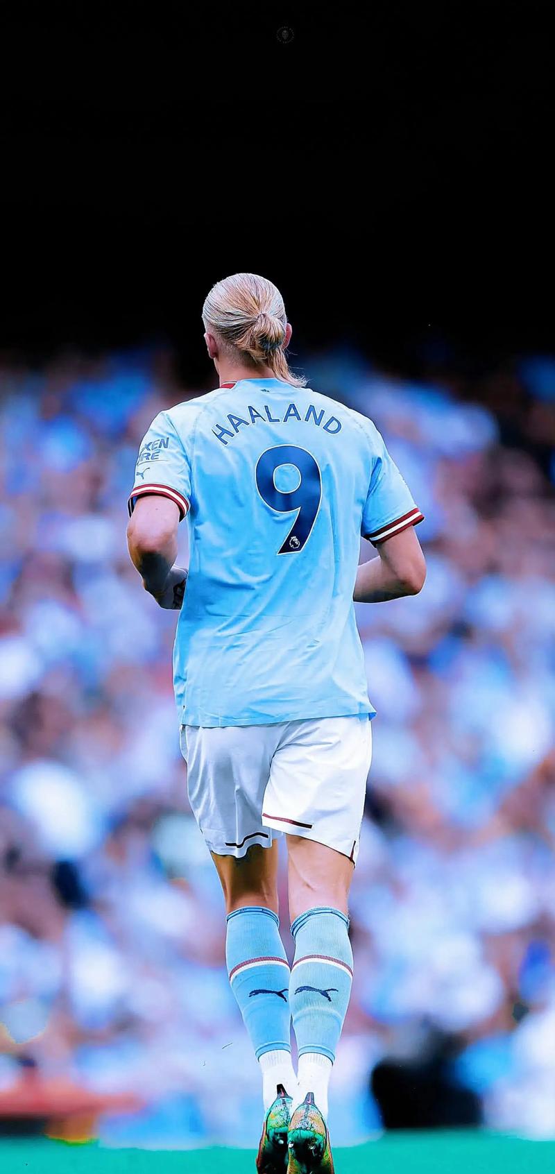 越来越大了，泰州高速口已经搭好巨幅“苏超”冠军标语