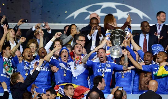 阿隆索纠错! 皇马6000万前锋蜕变：边缘人晋升主力 全队受益（阿隆索大胆纠偏，皇马6000万前锋逆袭成主力：从边缘人到中坚，全队获益）