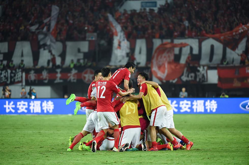 凯恩专访：很开心遇见卡尔 英格兰队长是最大责任（专访凯恩：遇见卡尔让我很开心，英格兰队长一职责任最重）