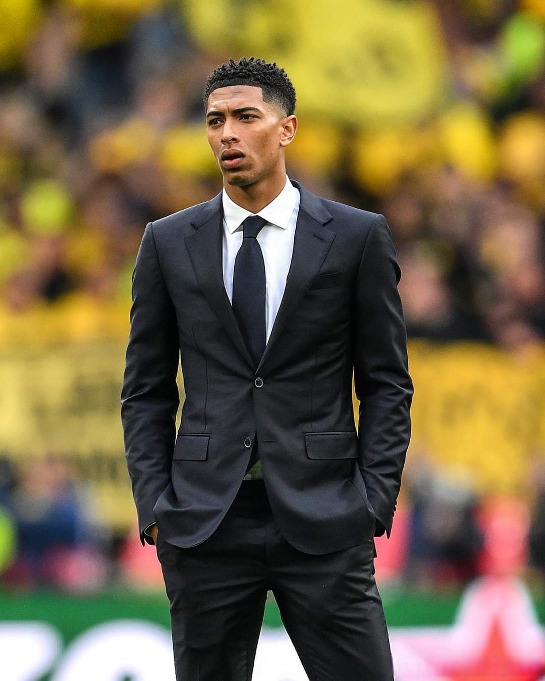 西甲榜首之争再次白热化（西甲榜首争夺再度升温）