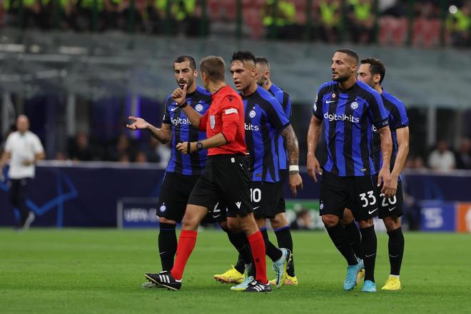 阿森纳曾4次在圣诞节前登顶，但也被曼市双雄四杀无缘夺冠（阿森纳曾四度圣诞前领跑，却被曼市双雄主客场双杀，终与冠军无缘）