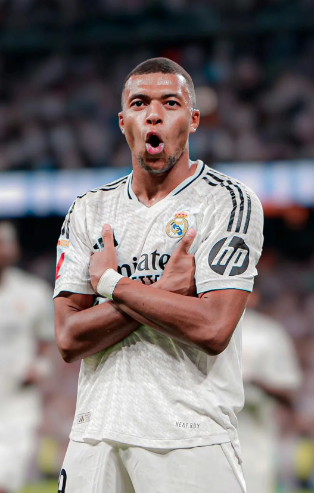 要来切尔西了？哈维-西蒙斯社媒简介删除RB莱比锡字样